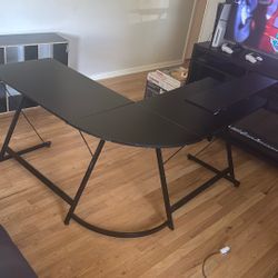 Black Desk