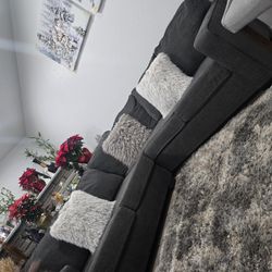 Sofa Sectional Couch Ashley Furniture and Ottoman In Good Condition🚛🎈🥳🎈 FREE DELIVERY 🥳 