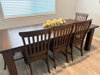 6-Piece Beck's Furniture Dining Set (Table, 5 Chairs, Cushioned Bench)