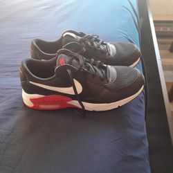 NIKE AIR MAX size 10.5