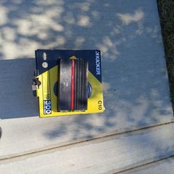 10 Inch Brand New kicker Comp Speaker And Used 2 Channel 1000 Watt Amp