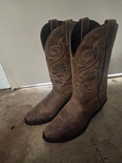 Women's boots size 8 1/2