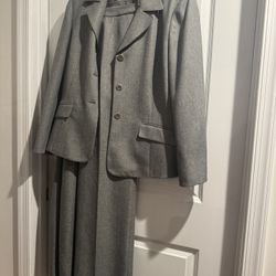 Collections for Le Suit Classic Gray Women’s Pant Suit Size 18