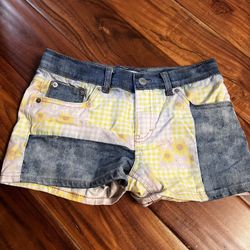 Girl’s Levi jeans sunflower denim shorts. Size 12