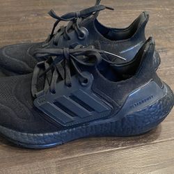 Adidas Ultra boost 22 Triple Black Youth 4
