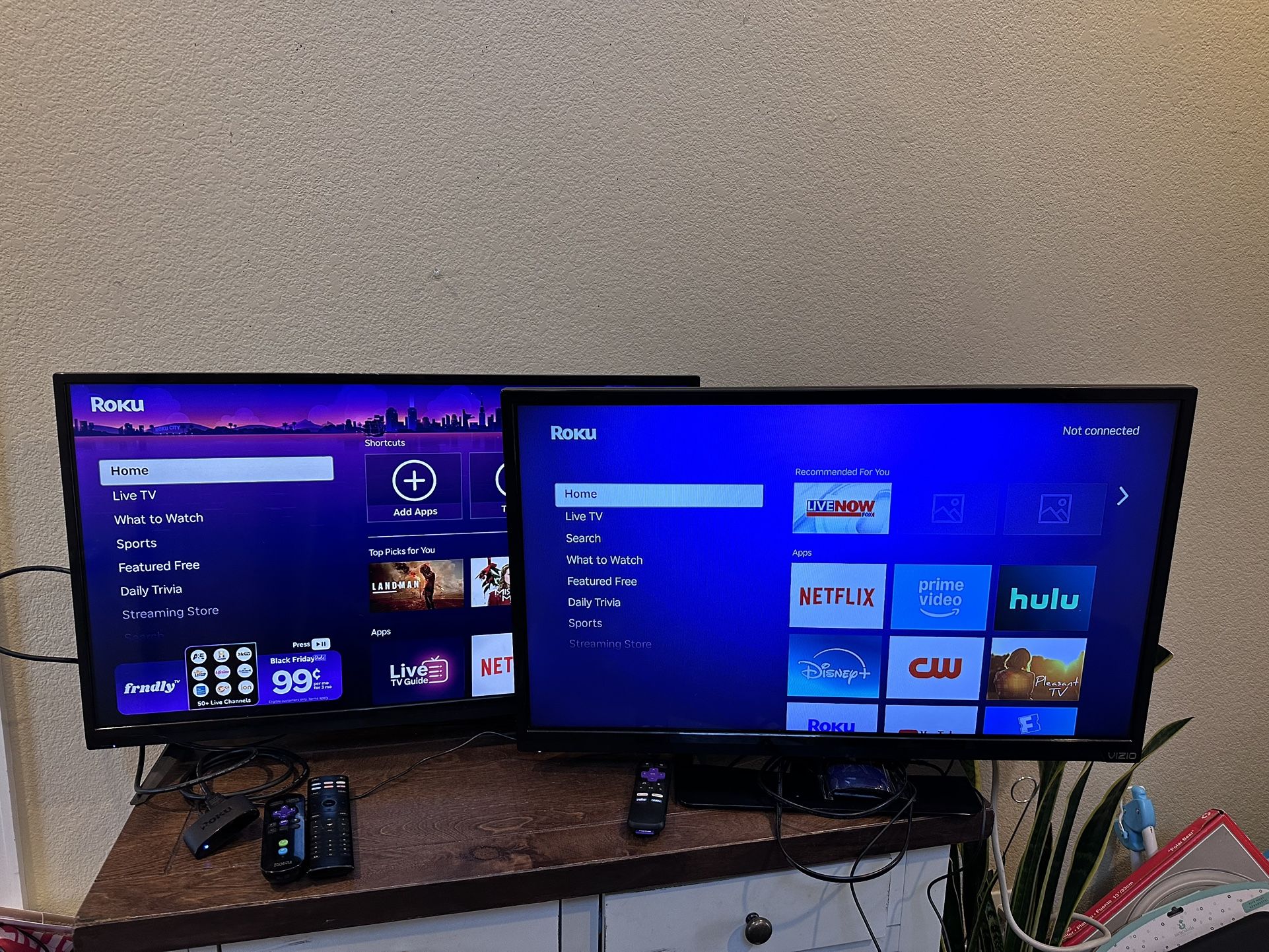 2 Vizio Tv’s With Roku 32”