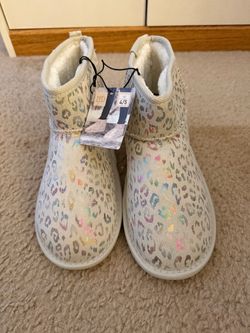 Girls size 4/5 Lined Booties Shoes Boots New