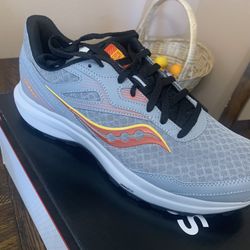 New Saucony Mens Sz 11