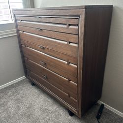 Dresser / 2 Nightstands