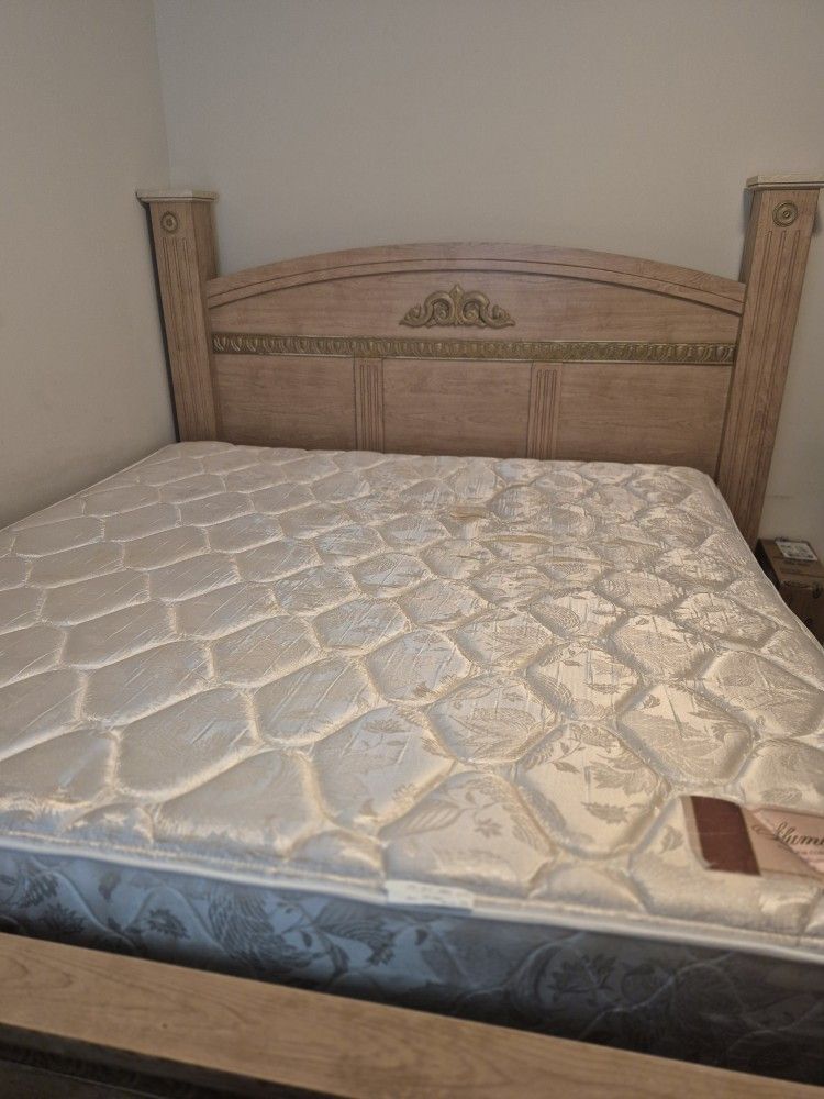 *MOVING SALE* King Size Bedroom Set