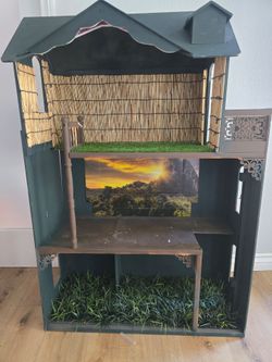 DIY Jurassic / Dinosaur PlayhouseCustom DIY Jurassic-themed playhouse