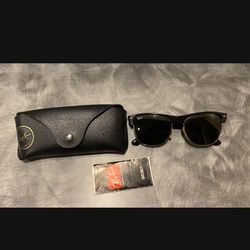 Unisex Ray-Ban Sunglasses (small Scratch On Left Lense)