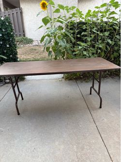 Folding table