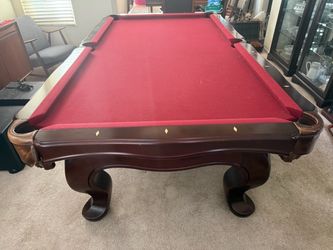 Pool table 8ft ( free delivery & set up & new color felt of your choice )