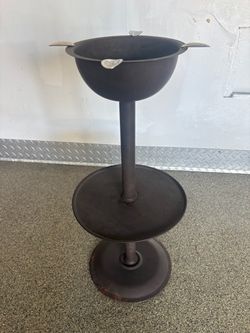 Stinky cigar metal 4-cigar floor ashtray