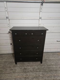 6-Drawer Dresser, Good Conditions 👍, Black Color, Measurement: W 43" × D 20" × 52"