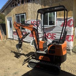 FF 12 INDUSTRIAL MINI EXCAVATOR SEMI NEW USED ONLY ONE JOB 