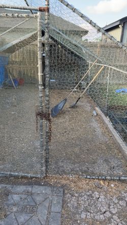 Large Chicken Metal Coop $50 FIRM 