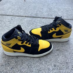 Jordan 1 mid new love 