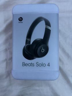 Beats Solo 4 Black Brand New