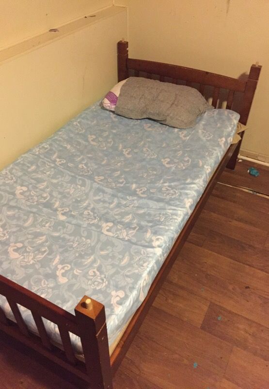 Twin size bed set