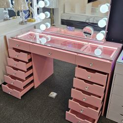 Hermoso Vanity Rosa Con 13 Cajones, Luz LED Dentro Y Espejo Rosa XL Con Bluetooth Speaker $1189