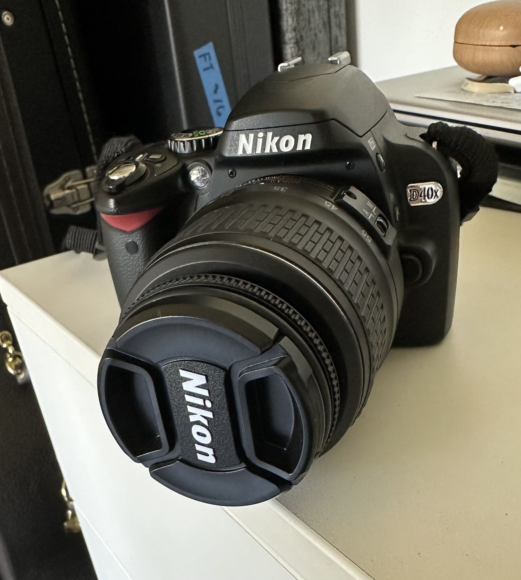 Nikon D40x DSLR 10mp Camera Kit with Extras