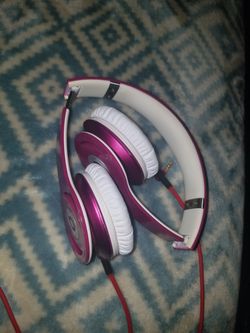 In mint condition Dre Beats not blutoth