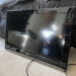 32 Inch LG TV