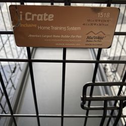 MidWest Dog Crate. Like New Model 1518