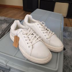 Men's white convas shoes size 10