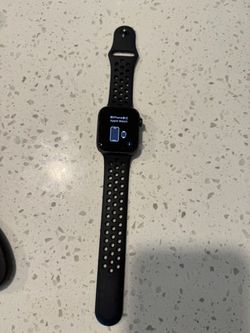 Apple Watch SE 44MM Aluminum