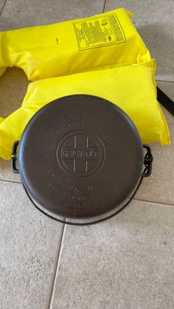Griswold Number 8 Cast Iron Dutch Oven