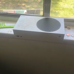 Selling This Xbox Series For  150$ Cause HDMI Port Broken 