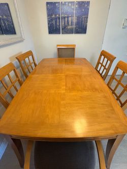 “THOMASVILLE” Wood Dining Table with 6 Chairs
