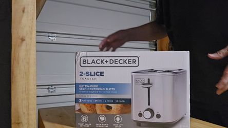 BLACK+DECKER 2-Slice Stainless Steel Toaster with 7 Toast Shades, Extra-Wide Self-Centering Slots