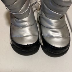 Kid size 6 memory foam waterproof boots