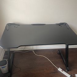 Gaming desk