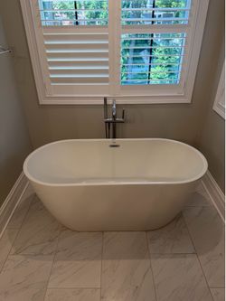 Freestanding bath tub and faucet