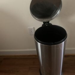 kitchen trash can in good condition