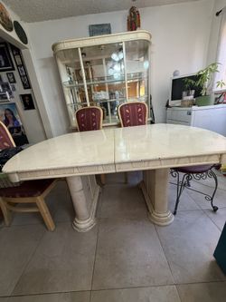China Cabinet With Matching Table For 8