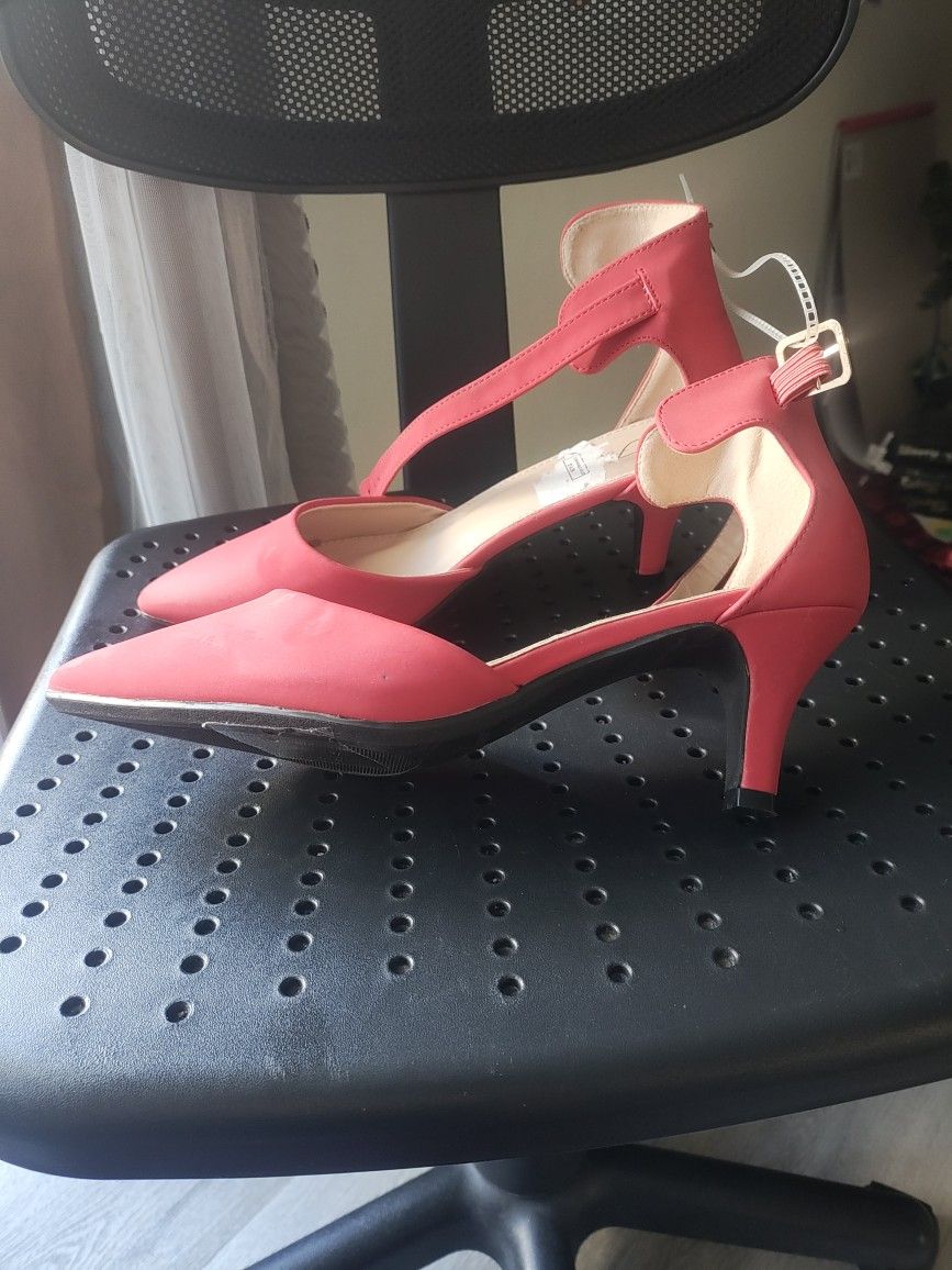 8.5 Red Heels