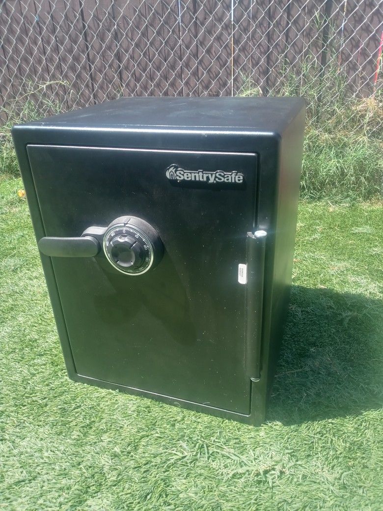 Sentry Safe for Sale in Tucson, AZ OfferUp