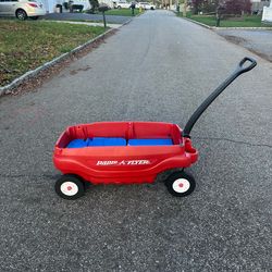 🛒 Radio Flyer Classic Red Wagon w/ Folding Seats & Cup Holder 🚨