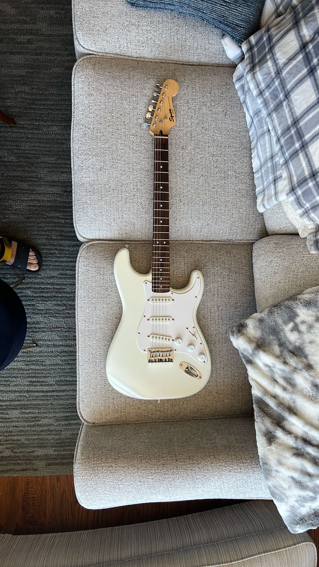 Squier Bullet Stratocaster HT Arctic White