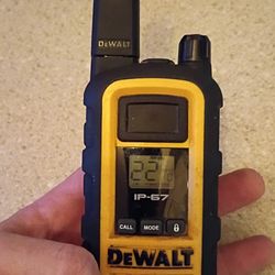 DEWALT IP-67 2 WAY LONG RANGE RADIO WALKIE TALKIE DXFRS800 Excellent Condition!