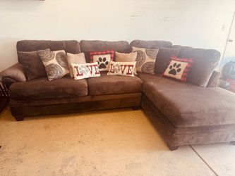 Beautiful sectional with chaise lounge