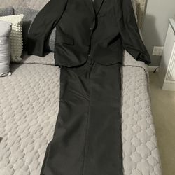 Dress Suit For Men’s Including A Blazer , Dress Pants , Vest, And A Jc Penny Bag Included