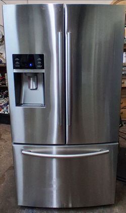 Samsung refrigerator with two ice makers