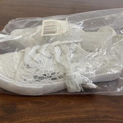 Brand NEW white wedding sneakers size 9